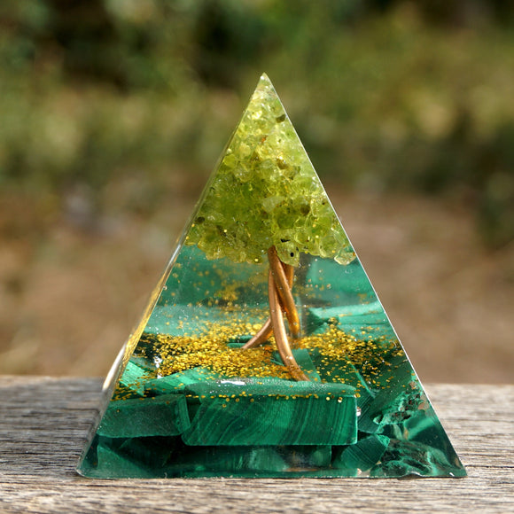 Handmade Tree of Life Orgone Pyramid 50mm Peridot & Malachite Energy Healing Chakra Reiki Meditaiton Tool